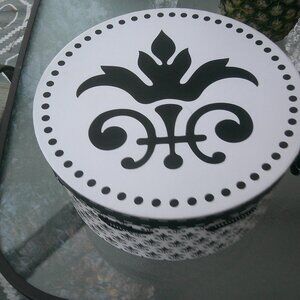 vtg black white lidded hat box 12 in across 7 in height very good vintage